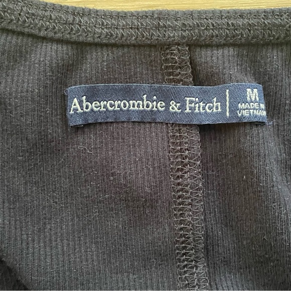 Abercrombie & Fitch black long sleeve crop top size M - Picture 3 of 3